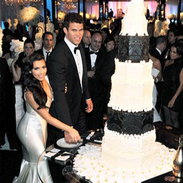 http://www.angesdesucre.com/cdn/shop/articles/Kim-K-and-Kris-Humphries-worst_celebrity_wedding_cake_feature_600x.jpg?v=1678626988