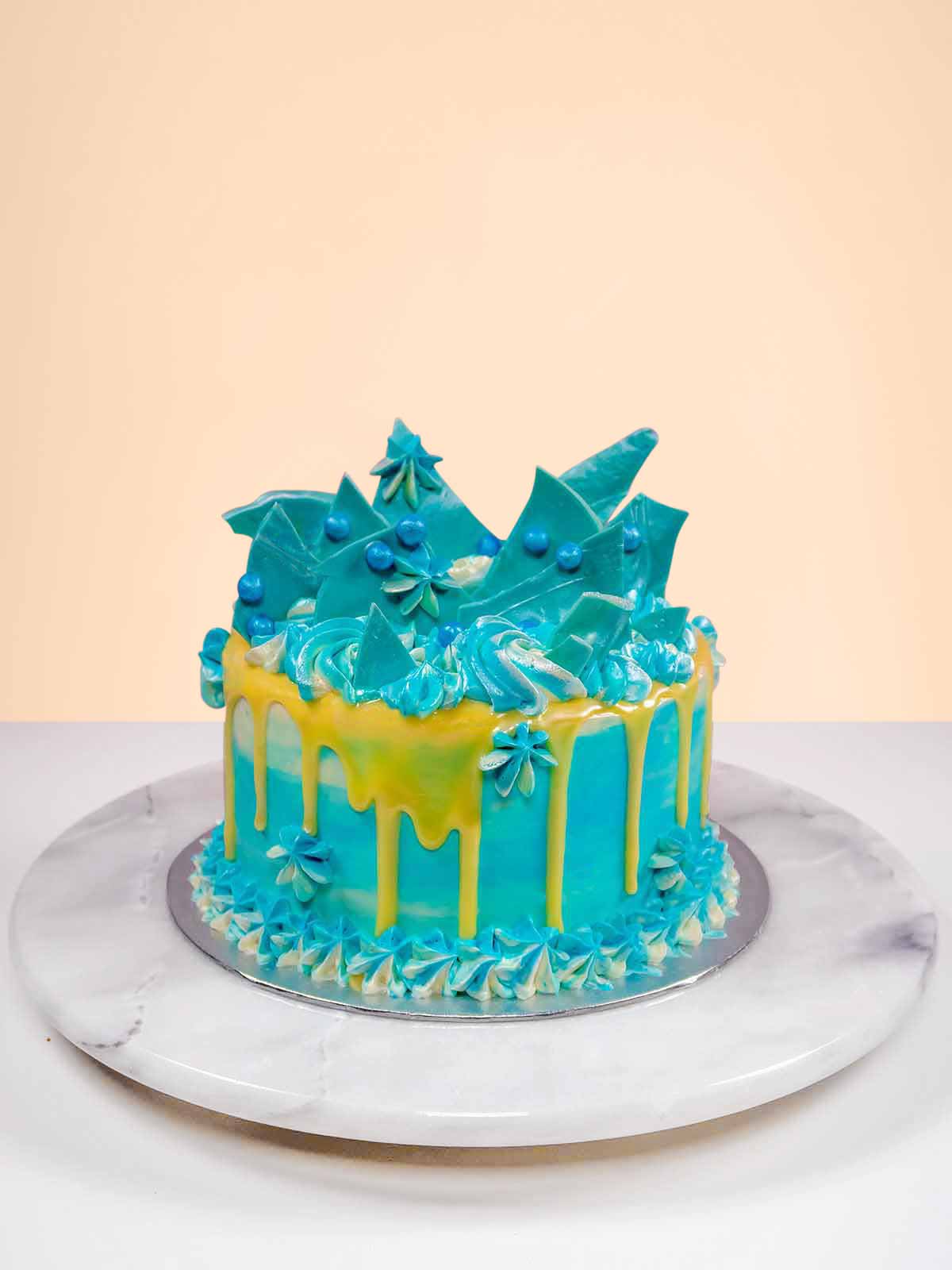 Drip frozen cake - Decorated Cake by Dadka Cakes - CakesDecor